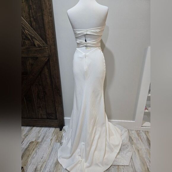 La Femme 27035 Strapless Cross Back Jersey Dress With Slit NWOT size 4 White - Picture 4 of 5